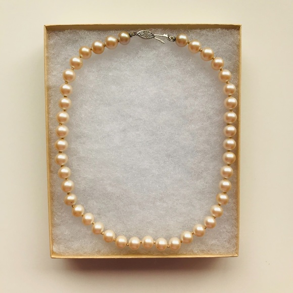 Vintage Pearl Costume Jewelry Necklace - Picture 1 of 4